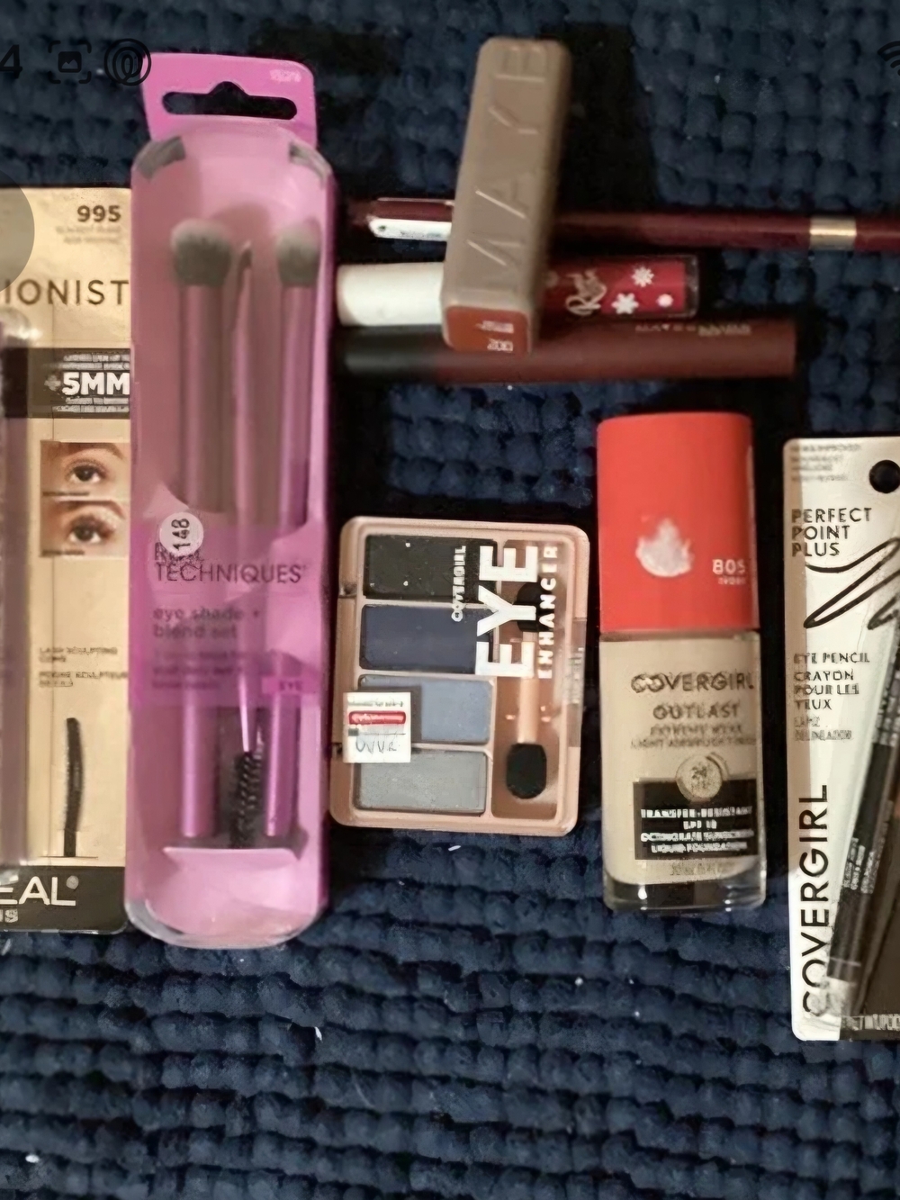 Bundle Makeup As Seen COVERGIRL Eyeshadow Palette & Liquid Foundation